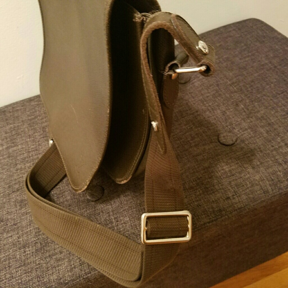 100% authentic Louis Vuitton Men's Shoulder Bag - Picture 3 of 6